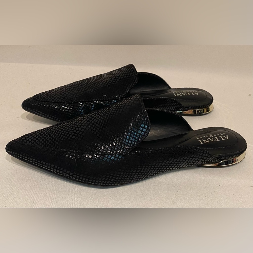 Alfani Women’s Serrise Faux Snake Skin Black Pointed
Toe Flat Mules Size 6.5M - Picture 5 of 13